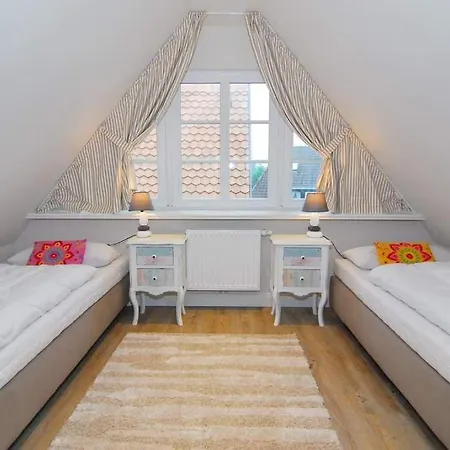 Aurora, Dirksstr 12 B Sylt